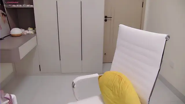 Snapshot of seoYuki chatting on 10-28-25, 09:13 seoYuki online show from 10-28-25, 09:13