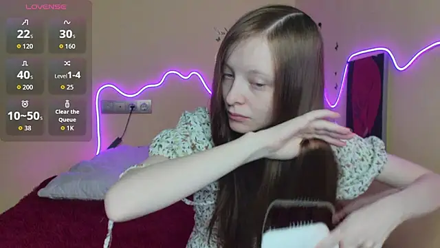 AliceHaris online show from 10-04-25, 01:03