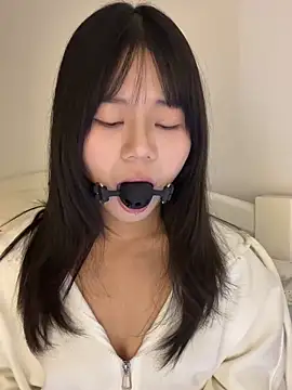 Snapshot of Ella-A9 chatting on 10-12-25, 03:22 Ella-A9 online show from 10-12-25, 03:22