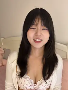 Snapshot of Ella-A9 chatting on 10-14-25, 05:47 Ella-A9 online show from 10-14-25, 05:47