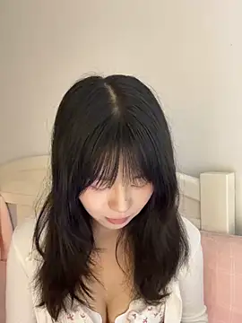 Snapshot of Ella-A9 chatting on 10-16-25, 02:40 Ella-A9 online show from 10-16-25, 02:40