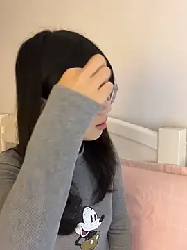 Snapshot of Ella-A9 chatting on 10-18-25, 03:35 Ella-A9 online show from 10-18-25, 03:35