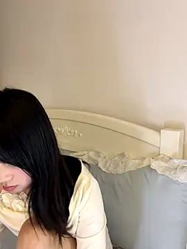 Snapshot of Ella-A9 chatting on 10-30-25, 03:02 Ella-A9 online show from 10-30-25, 03:02