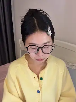 Snapshot of Ella-A9 chatting on 11-08-25, 01:33 Ella-A9 online show from 11-08-25, 01:33