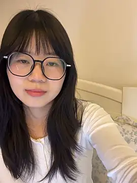 Snapshot of Ella-A9 chatting on 11-18-25, 04:33 Ella-A9 online show from 11-18-25, 04:33