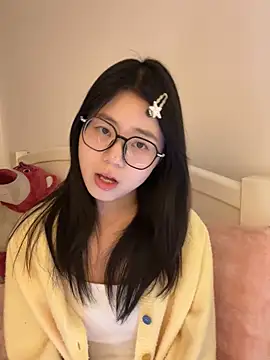 Snapshot of Ella-A9 chatting on 12-01-25, 03:28 Ella-A9 online show from 12-01-25, 03:28