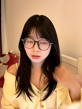 Snapshot of Ella-A9 chatting on 12-05-25, 04:03 Ella-A9 online show from 12-05-25, 04:03