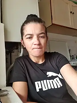Snapshot of alinaalinutzq chatting on 12-20-25, 11:06 alinaalinutzq online show from 12-20-25, 11:06