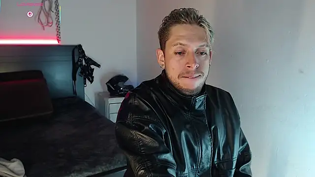 Snapshot of MaaxxxRider chatting on 11-02-25, 05:43 MaaxxxRider online show from 11-02-25, 05:43