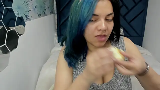 Kiara Cruz   online show from 09-20-25, 03:02