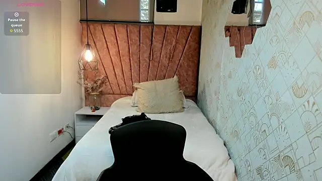 Kiara Cruz   online show from 04-25-26, 09:01