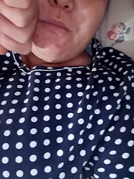 Snapshot of Uzhili chatting on 10-28-25, 06:43 Uzhili online show from 10-28-25, 06:43