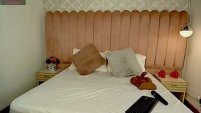 candyclair1 online show from 04-22-26, 08:43