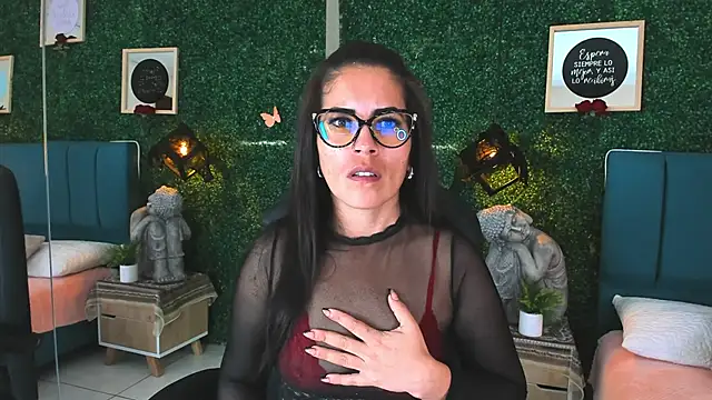 Snapshot of Linagh_ chatting on 10-29-25, 11:45 Linagh online show from 10-29-25, 11:45