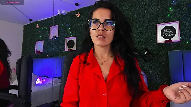 Snapshot of Linagh_ chatting on 11-19-25, 11:54 Linagh online show from 11-19-25, 11:54