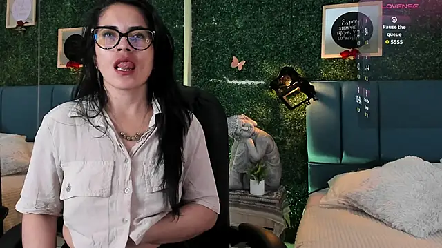 Snapshot of Linagh_ chatting on 11-24-25, 12:05 Linagh online show from 11-24-25, 12:05