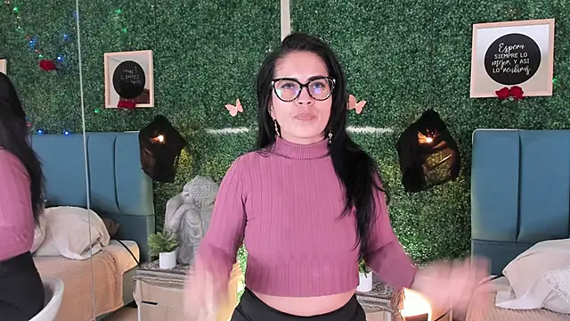 Snapshot of Linagh_ chatting on 11-29-25, 01:47 Linagh online show from 11-29-25, 01:47