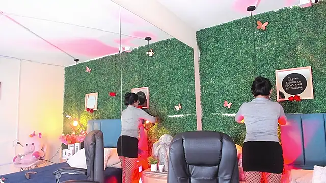 Snapshot of Linagh_ chatting on 12-01-25, 11:59 Linagh online show from 12-01-25, 11:59