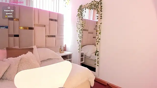 Snapshot of Zoey_thompson chatting on 02-05-26, 07:29 Zoey thompson online show from 02-05-26, 07:29