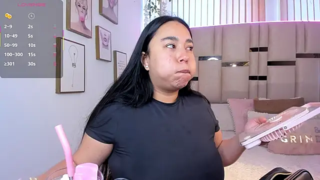 Snapshot of Zoey_thompson chatting on 02-06-26, 01:36 Zoey thompson online show from 02-06-26, 01:36