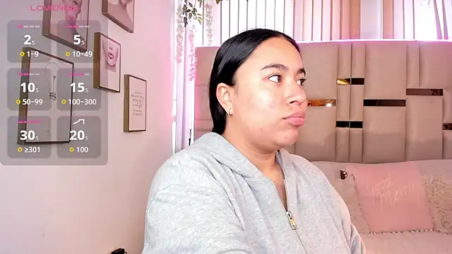 Snapshot of Zoey_thompson chatting on 02-14-26, 09:44 Zoey thompson online show from 02-14-26, 09:44