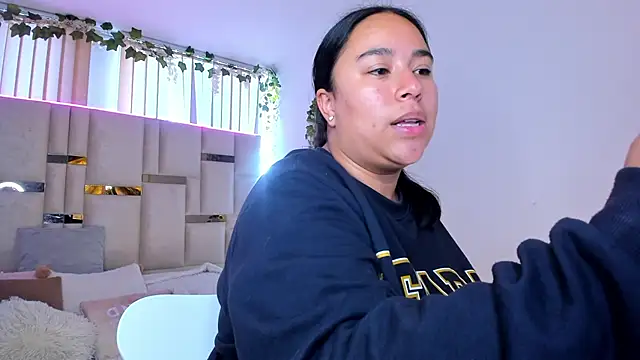 Snapshot of Zoey_thompson chatting on 02-25-26, 09:13 Zoey thompson online show from 02-25-26, 09:13