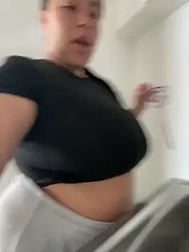 Zoey thompson online show from 04-22-26, 07:37