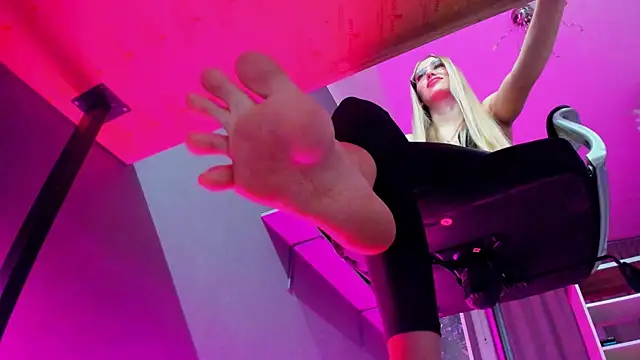 Yourweakness777 online show from 12-20-25, 11:12