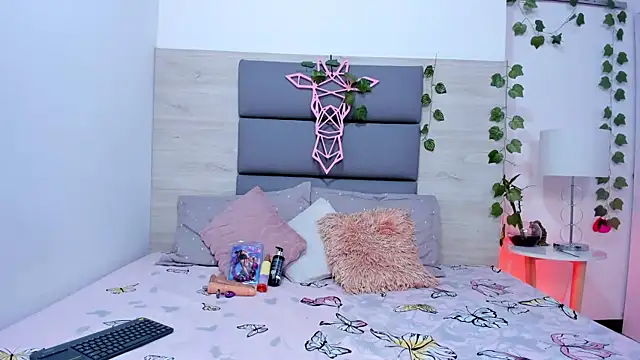 kathysmith19 online show from 10-07-25, 04:42