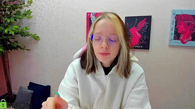 R0cket bunny online show from 12-14-25, 12:38