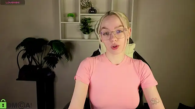 R0cket bunny online show from 04-28-26, 12:42