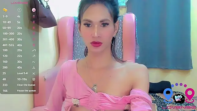 Snapshot of GORDYFANTASY chatting on 12-17-25, 02:06 GORDYFANTASY online show from 12-17-25, 02:06