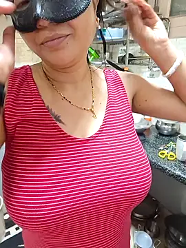 Queen Nightt online show from 11-28-25, 03:31