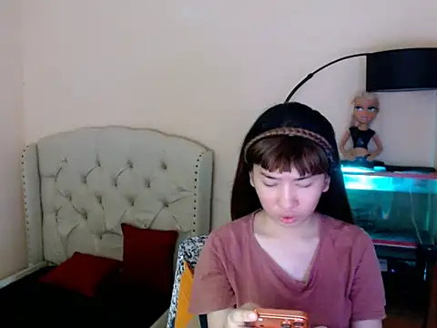 ShantalFoxxy  online show from 04-06-26, 05:30