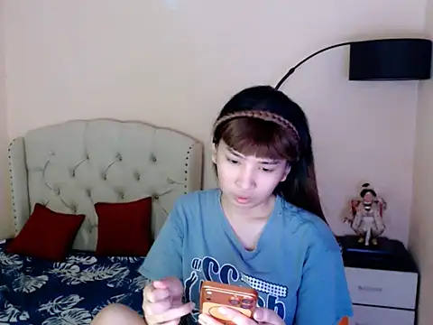 ShantalFoxxy  online show from 07-10-26, 12:37