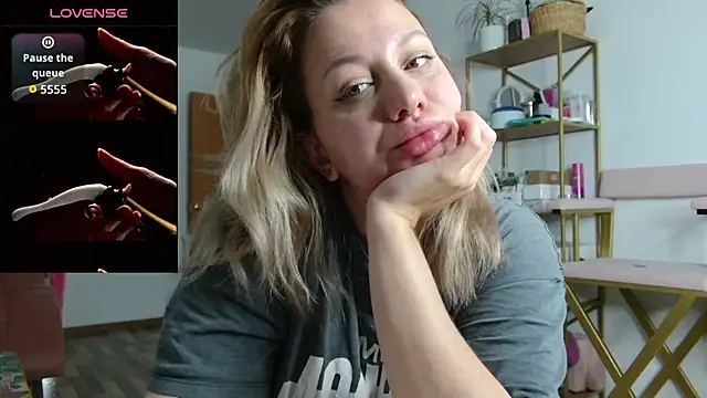 Avrora  Love online show from 10-22-25, 11:04