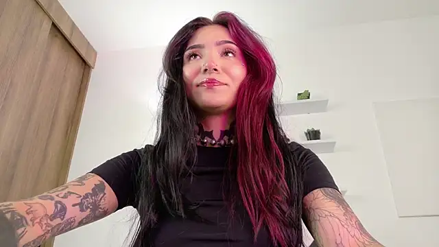 sara queen10 online show from 04-28-26, 01:27