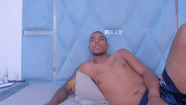 Snapshot of DaylesAndHarry chatting on 12-03-25, 12:25 DaylesAndHarry online show from 12-03-25, 12:25