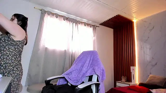 Snapshot of shasha_bloom chatting on 09-28-25, 02:44 shasha bloom online show from 09-28-25, 02:44