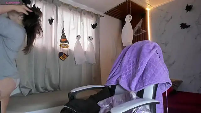 Snapshot of shasha_bloom chatting on 10-15-25, 08:09 shasha bloom online show from 10-15-25, 08:09