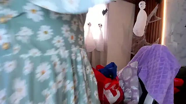 Snapshot of shasha_bloom chatting on 10-26-25, 04:13 shasha bloom online show from 10-26-25, 04:13