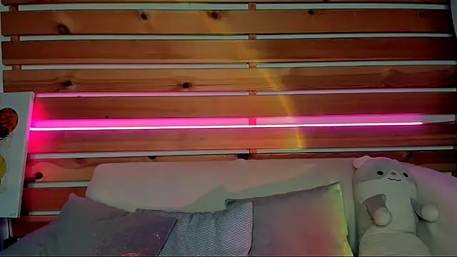 Lori Williams online show from 10-07-25, 01:03