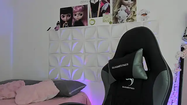 JuliethMoss online show from 11-24-25, 09:36