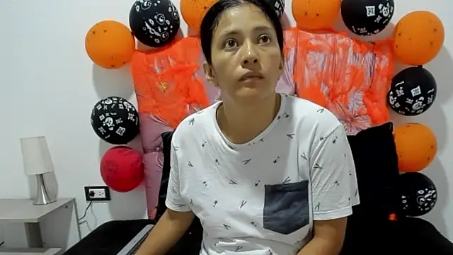 Snapshot of ivy_moon05 chatting on 11-04-25, 04:28 ivy moon05 online show from 11-04-25, 04:28