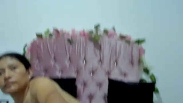 Snapshot of ivy_moon05 chatting on 11-08-25, 04:40 ivy moon05 online show from 11-08-25, 04:40