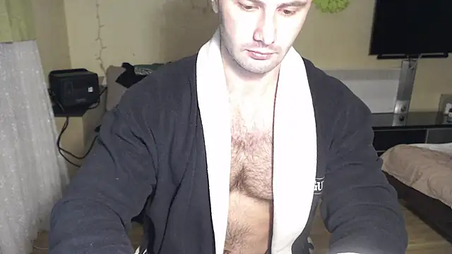 muscle uncut online show from 12-17-25, 04:40