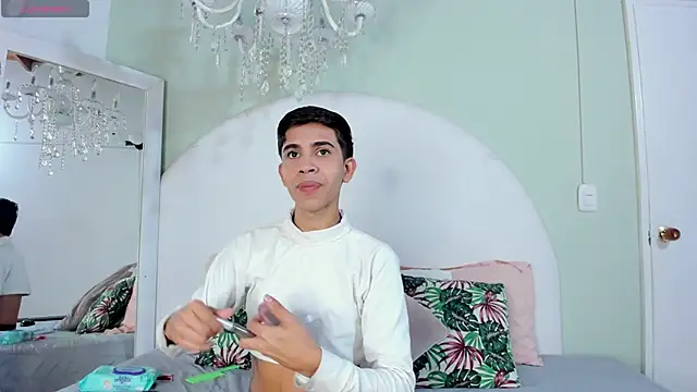 Snapshot of JoshuaSanzz chatting on 10-12-25, 03:38 JoshuaSanzz online show from 10-12-25, 03:38