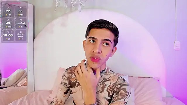 Snapshot of JoshuaSanzz chatting on 10-24-25, 03:36 JoshuaSanzz online show from 10-24-25, 03:36