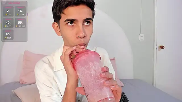 Snapshot of JoshuaSanzz chatting on 10-31-25, 03:40 JoshuaSanzz online show from 10-31-25, 03:40