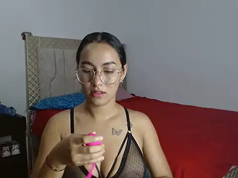 Snapshot of KatyCoupleHot chatting on 10-23-25, 09:35 KatyCoupleHot online show from 10-23-25, 09:35